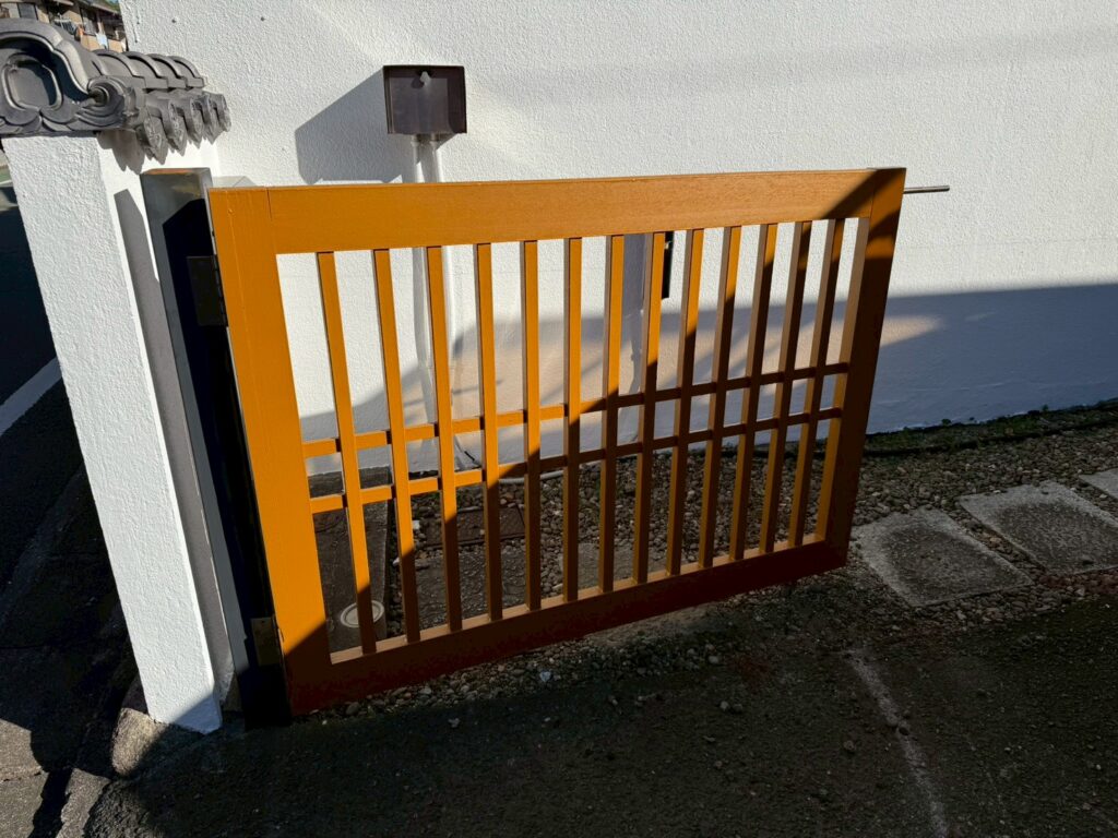 久留米市　Z様邸　木扉塗装　完工2